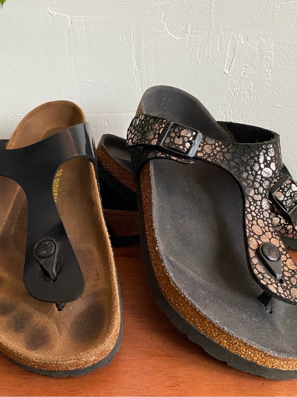 Lot 2 Pre-Owned Birkenstock Gizeh Sandal in Black Sz 38/7 Women’s